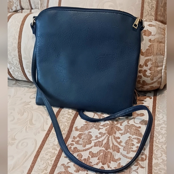Crossbody Bag Navy Blue EUC - Picture 2 of 14